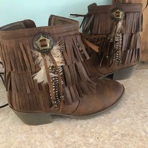 Justice size 7 boots